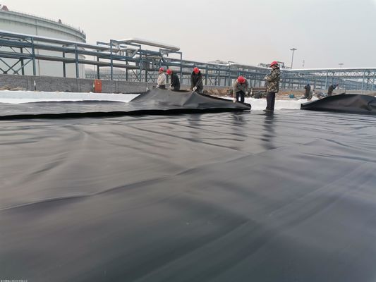 Geomembrana di superficie liscia in HDPE per la costruzione di laghi e tunnel per discariche 50m-200m resistente ai prodotti chimici