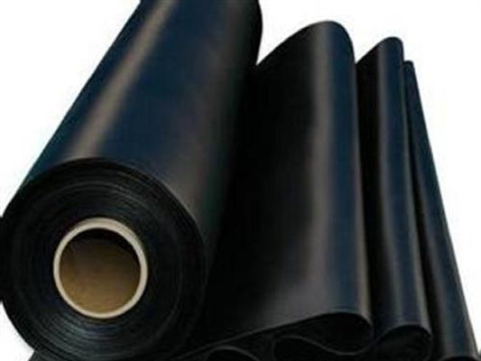 Geomembrana di superficie liscia in HDPE per la costruzione di laghi e tunnel per discariche 50m-200m resistente ai prodotti chimici