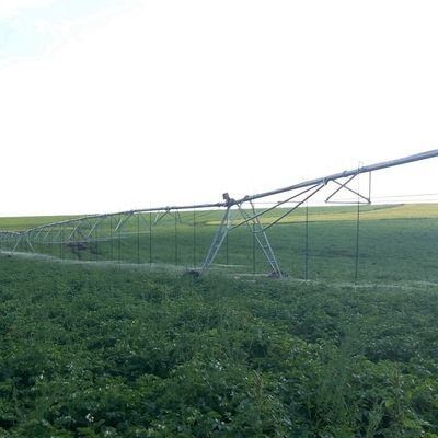 Agricoltura Caratteristica plastica Materiale semplice Origine dell'acqua Tipo Centro di servizio Copertura ISO Macchina di irrigazione all'avanguardia