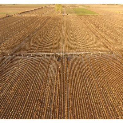 Sistema di irrigazione automatico con controllo remoto e pistole a spruzzatore di metallo
