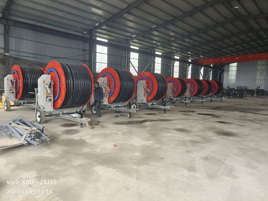 Agricoltura moderna Macchine per l'irrigazione a pivot agricolo Irrigatore itinerante Sistema di attrezzature di irrigazione per le aziende agricole facile