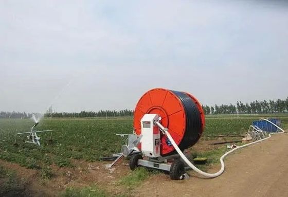 Irrigatore a bobina di tubo attrezzatura di irrigazione automatica versatile con schemi di spruzzatura regolabili diametro 236cm tecnologia IoT