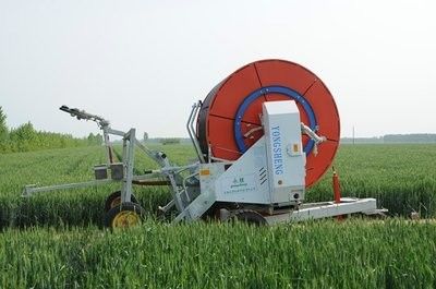 86 KG Sistema di irrigazione regolabile con bobina di tubo a spruzzo Potente e versatile Soluzione di irrigazione automatica avanzata IoT Truss