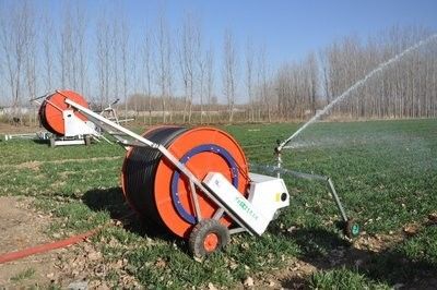 86 KG Sistema di irrigazione regolabile con bobina di tubo a spruzzo Potente e versatile Soluzione di irrigazione automatica avanzata IoT Truss