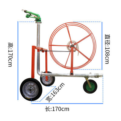 Camion per l'irrigazione di terreni agricoli mobili, bobine di tubi da giardino e sprinkler per pistole a pioggia pesante