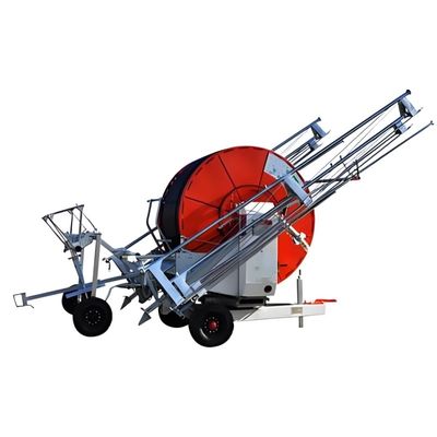 Sistema di truss boom per l'irrigazione agricola nelle aziende agricole