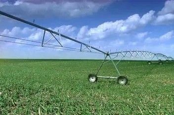 Centri agricoli alimentati a energia solare per l'irrigazione