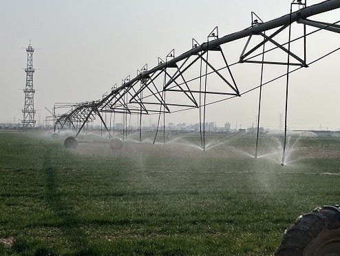 Partenariato per le aziende agricole con monitoraggio remoto Irrigatore avanzato a movimento laterale Il vostro partner per l'irrigazione intelligente di precisione