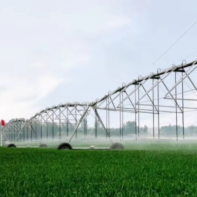 Centro di risparmio idrico Sistema di irrigazione a perno per la tecnologia agricola auto-solare