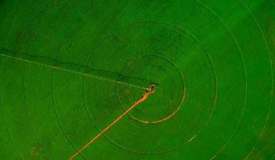 Crescita ottimale delle colture con soluzione a perno centrale Struttura robusta e monitoraggio remoto