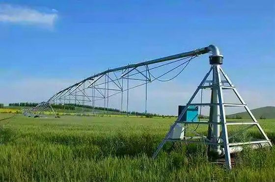 Aziende agricole senza eguali con centri di risparmio idrico, irrigatori pivotanti e motore