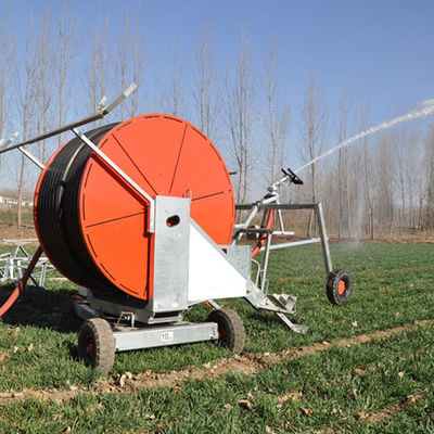 Massimizza l'efficienza della tua grande fattoria con sistemi di irrigazione in gomma, spruzzatori e tubi