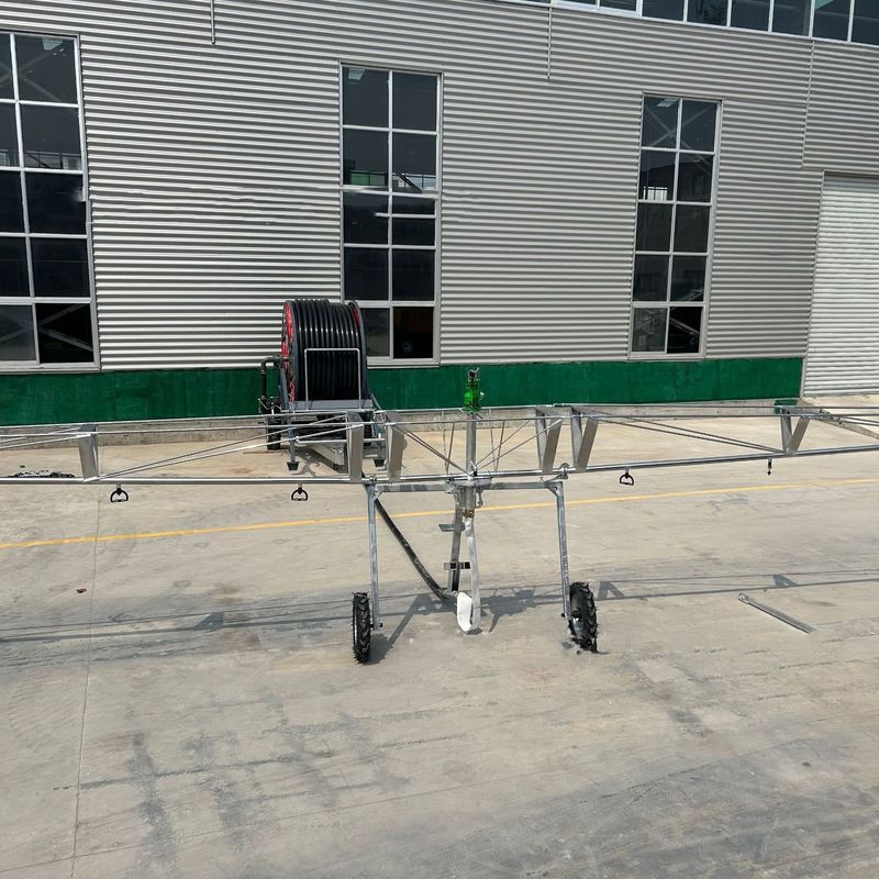Sistema di irrigazione avanzato tubo agricolo diretto a bobina sprinkler irrigatore mobile per un'irrigazione efficace delle aziende agricole