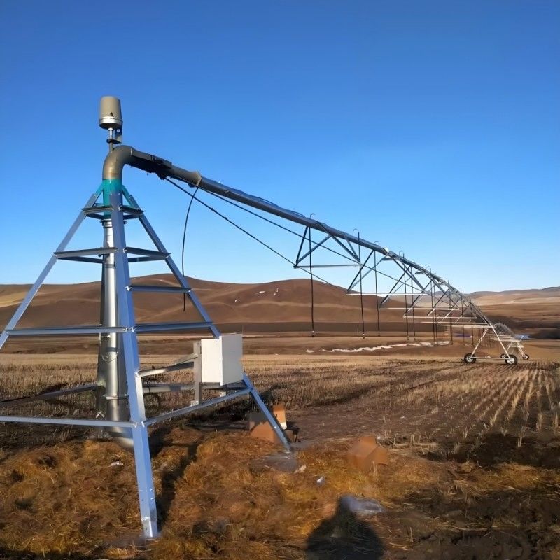 Agricoltura metallica Sistema di irrigazione a perno centrale Irrigatore a spruzzatura laterale solare o mobile per grandi aziende agricole